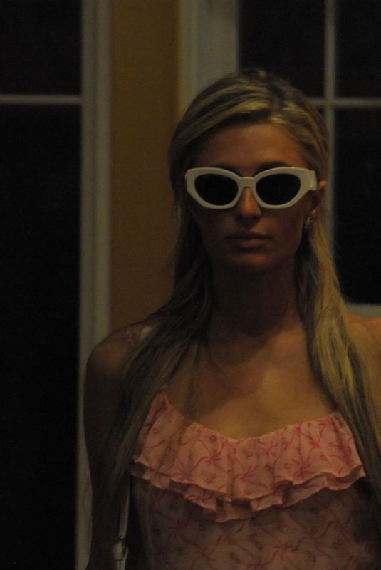 PARIS HILTON at BuddhaBerry Yoghurt Store in New York 06/19/2020