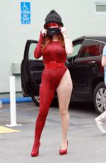 PHOEBE PRIE Shopping at Petco in Los Angeles 06/05/2020