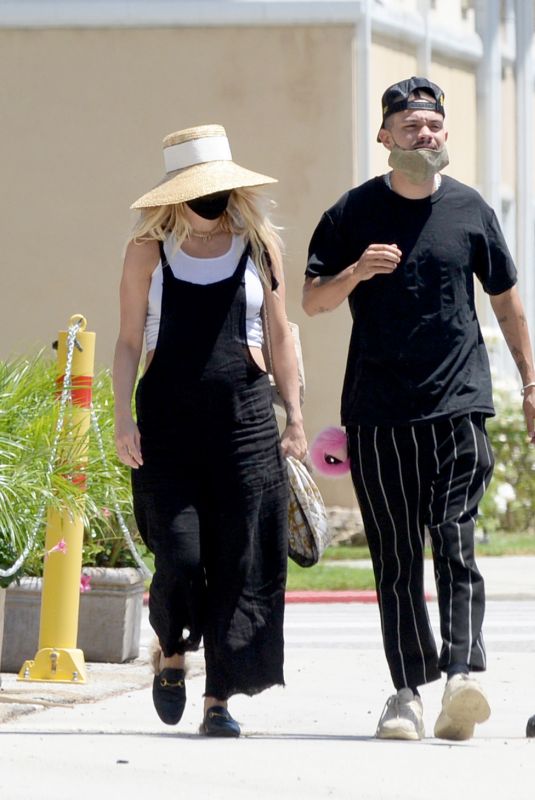 Pregnant ASHLEE SIMPSON and Evan Ross at Don Cuco Mexican Restaurant in Los Angeles 06/15/2020