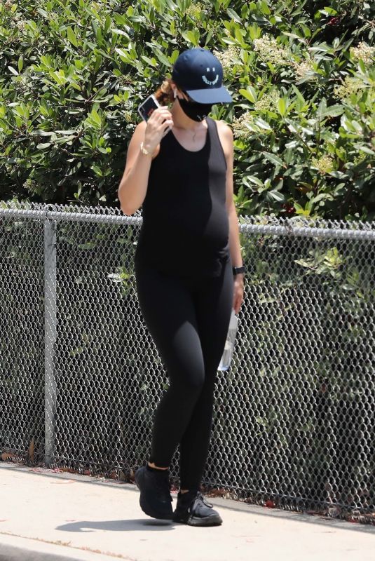 Pregnant KATHERINE CHWARZENEGGER Out and About in Santa Monica 06/20/2020