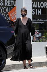 Pregnant KATHERINE SCHWARZENEGGER at Starbuck in los Angeles 06/22/2020