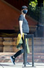 Pregnant KATHERINE SCHWARZENEGGER Out in Santa Monica 06/01/2020
