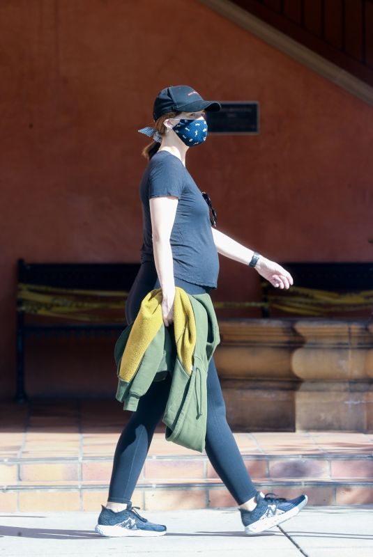 Pregnant KATHERINE SCHWARZENEGGER Out in Santa Monica 06/01/2020