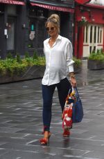 Pregnant VOGUE WILLIAMS Arrives at Global Studios in London 06/21/2020