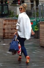 Pregnant VOGUE WILLIAMS Arrives at Global Studios in London 06/21/2020