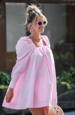 Pregnant VOGUE WILLIAMS Leaves Global Radio in London 06/28/2020