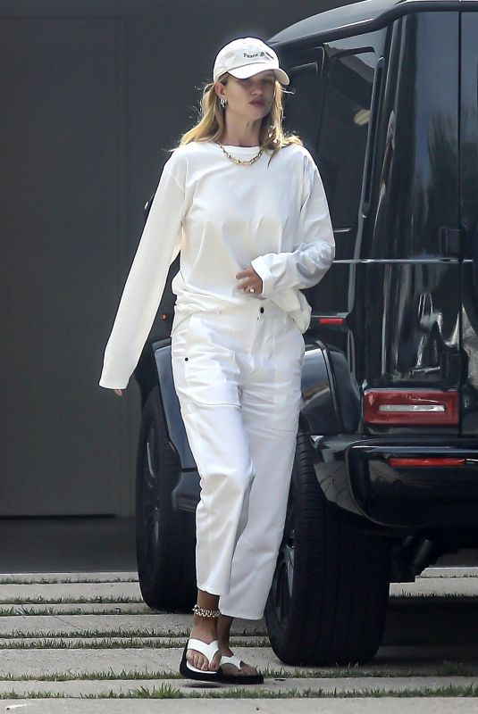 ROSIE HUNTINGTON-WHITELEY Arrives at Her Home in Beverly Hills 06/04/2020
