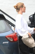 ROSIE HUNTINGTON-WHITELEY Out and About in Beverly Hills 06/16/2020
