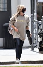 SARAH MICHELLE GELLAR Leaves Yoga Class in Brentwood 06/23/2020