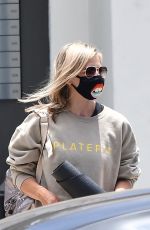 SARAH MICHELLE GELLAR Leaves Yoga Class in Brentwood 06/23/2020