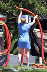 SCARLETT JOHANSSON Cleaning Her Car Out in New York 06/08/2020