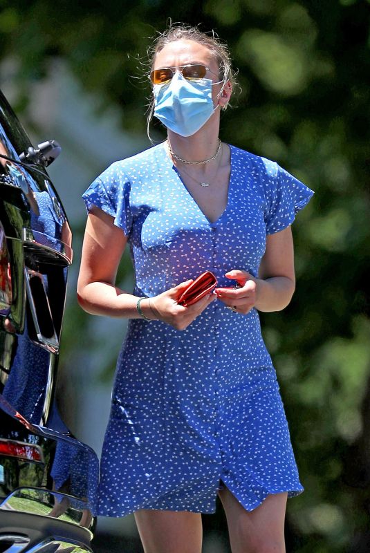 SCARLETT JOHANSSON Cleaning Her Car Out in New York 06/08/2020