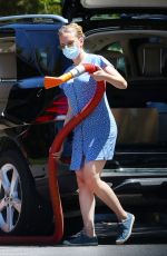 SCARLETT JOHANSSON Cleaning Her Car Out in New York 06/08/2020
