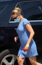 SCARLETT JOHANSSON Shopping at Farmer