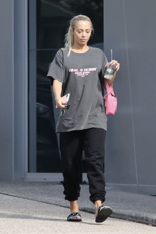 TAMMY HEMBROW Leaves Her Podcast at Gold Coast 06/16/2020