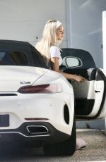 TAMMY HEMBROW Out on the Gold Coast 06/01/2020