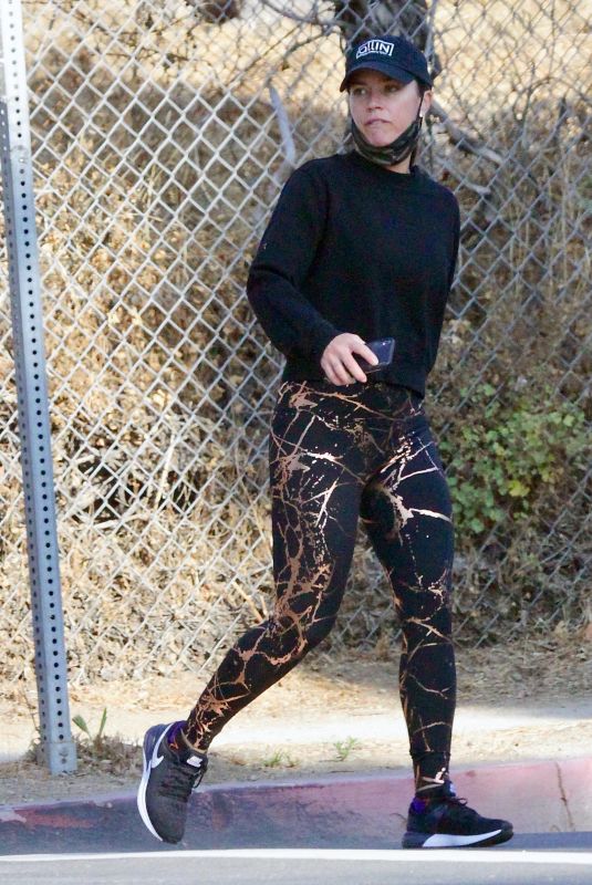TEDDI JO MELLENCAMP Out Hiking in Los Angeles 06/13/2020