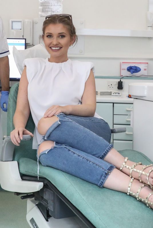 AMY HART at Dr Richard Marques Dentist Office in London 07/01/2020