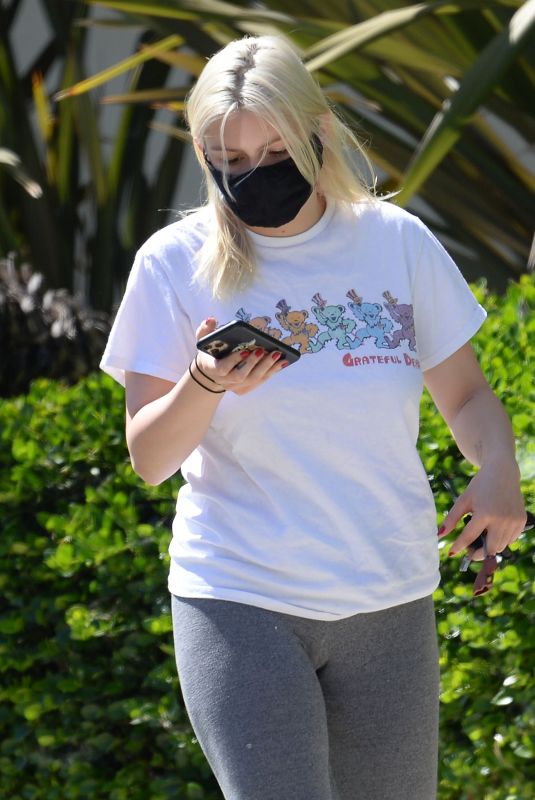 ARIEL WINTER Delivering a Box of Liquor to Her Friends in Hollywood 07/21/2020