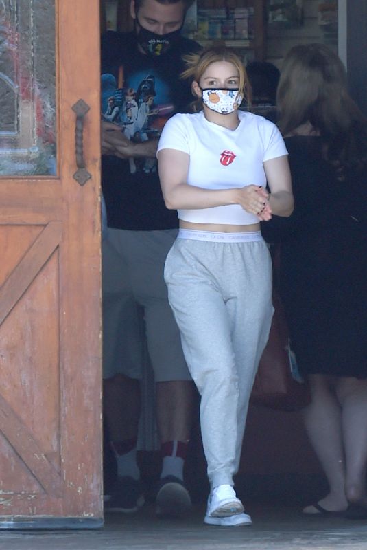 ARIEL WINTER Picking Up Her Dogs from Veterinarian and Out Shopping in Los Angeles 06/30/2020