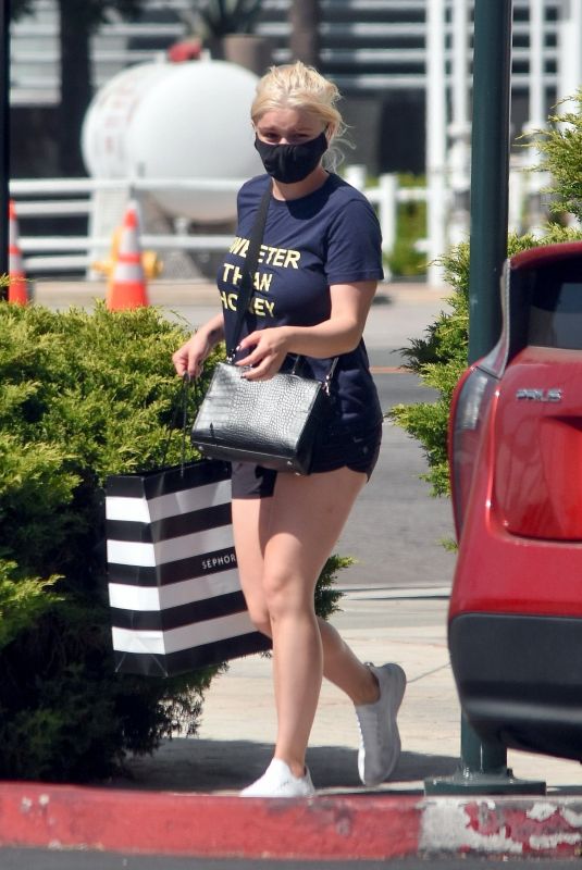 ARIEL WINTER Shopping at Sephora in Los Angeles 07/07/2020