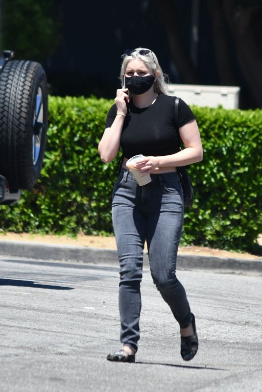 ARIEL WINTER Shows Off New Blonde Hairdo in Santa Monica 07/19/2020