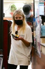 ASHLEY BENSON and G-Eazy Shopping in Los Feliz 07/25/2020