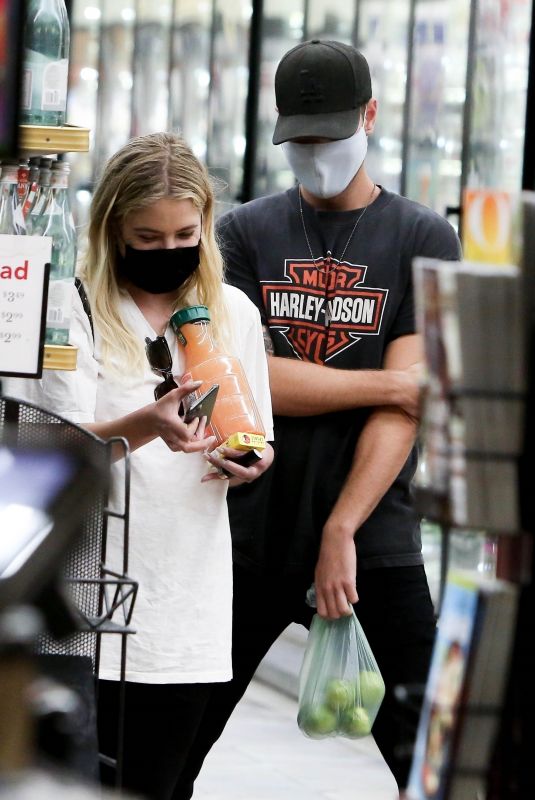 ASHLEY BENSON and G-Eazy Shopping in Los Feliz 07/25/2020