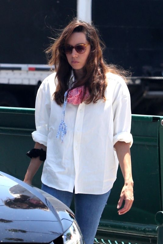 AUBREY PLAZA at a Gas Station in Los Feliz 06/30/2020