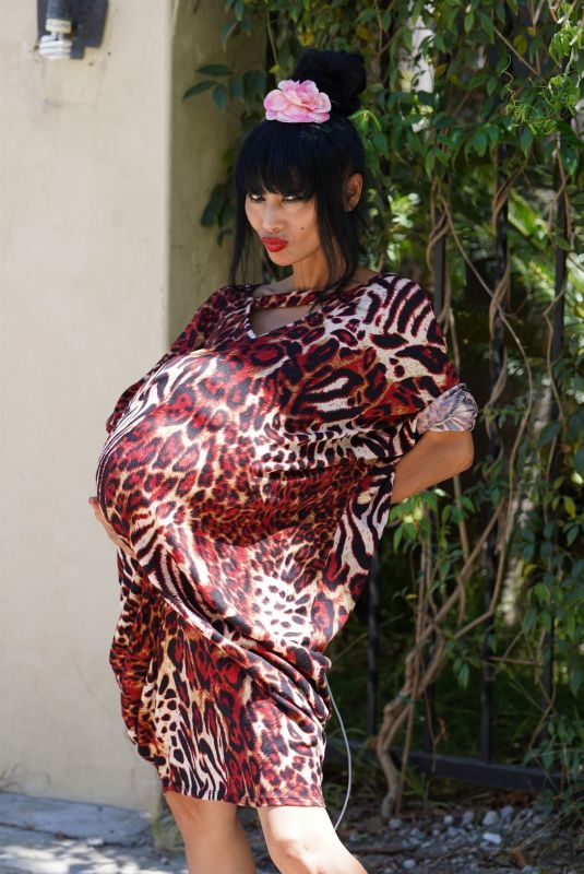 BAI LING on the Set of Her Directorial Debut My Quarantine Romance with Toilet Paper 07/10/2020
