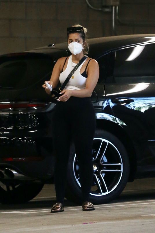 BEBE REXHA Shopping at Whole Foods in Los Angeles 07/10/2020