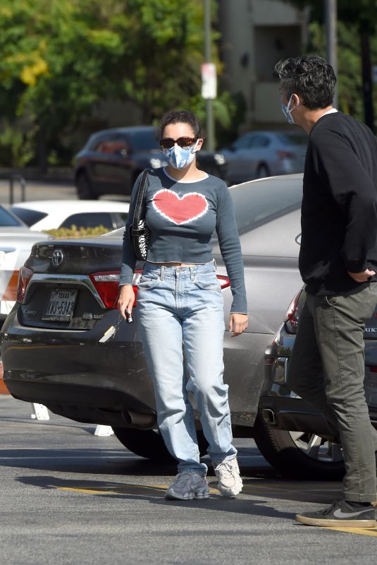 CHARLI XCX Shopping at Gelson