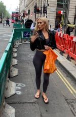 CHLE FERRY Out Shopping in London 07/09/2020