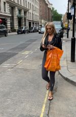 CHLE FERRY Out Shopping in London 07/09/2020