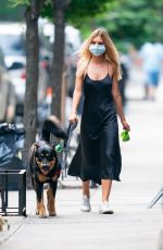 EMILY RATAJKOWSKI Walks Her Dog Out in New York 07/07/2020