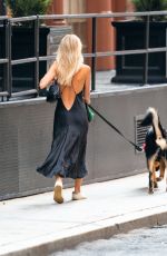 EMILY RATAJKOWSKI Walks Her Dog Out in New York 07/07/2020