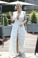 FRANKIE ESSEX at King William Pub in Chigwell 07/22/2020