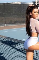 HOLLY SONDERS - Instagram Photos and Videos