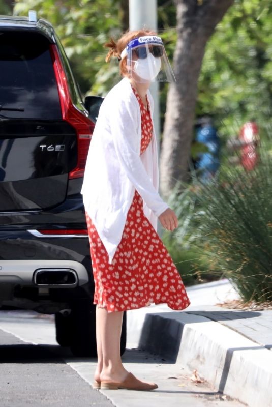 ISLA FISHET Out and About in Los Angeles 06/30/2020