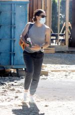JENNIFER GARNER Checks Out Progress on Her New House in Brentwood 07/16/2020