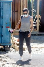 JENNIFER GARNER Checks Out Progress on Her New House in Brentwood 07/16/2020