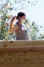 JENNIFER GARNER Checks Out Progress on Her New House in Brentwood 07/16/2020