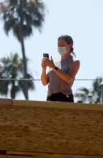 JENNIFER GARNER Checks Out Progress on Her New House in Brentwood 07/16/2020