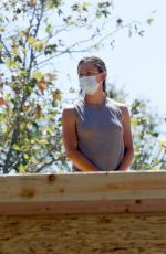 JENNIFER GARNER Checks Out Progress on Her New House in Brentwood 07/16/2020