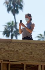 JENNIFER GARNER Checks Out Progress on Her New House in Brentwood 07/16/2020