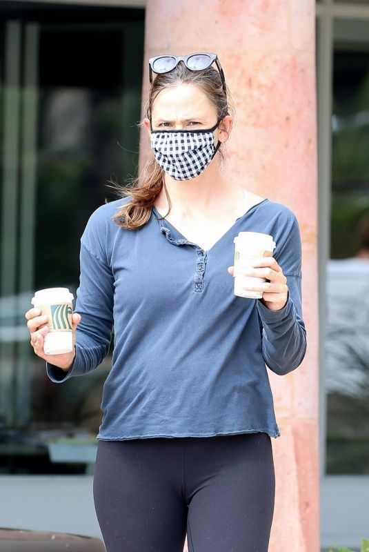 JENNIFER GARNER Out for Morning Coffee in Malibu 07/10/2020