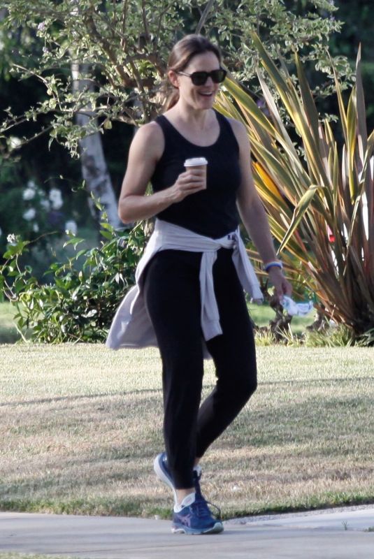 JENNIFER GARNER Out Hiking in Brentwood 07/09/2020