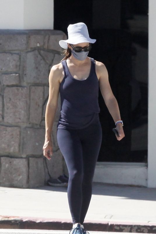 JENNIFER GARNER Wearing a Mask Out in Pacific Palisades 07/18/2020