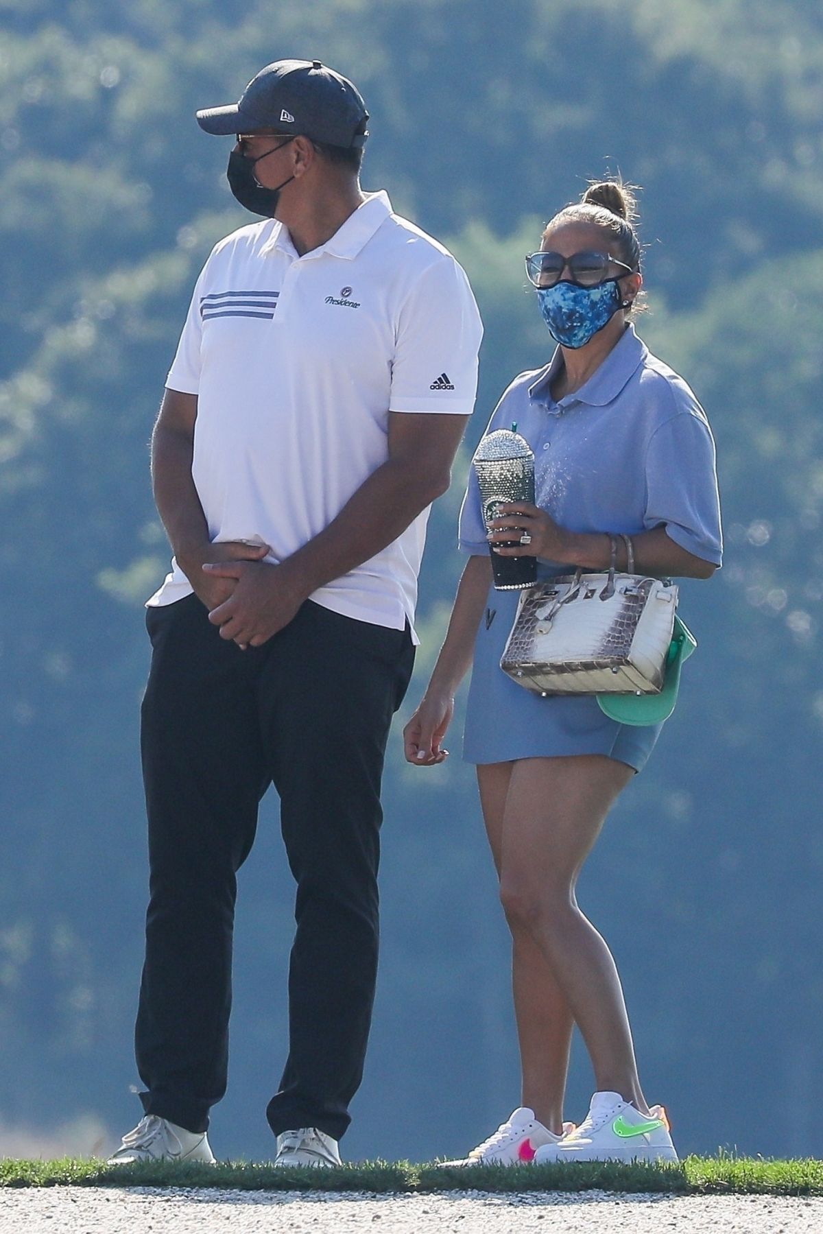 jennifer-lopez-and-alex-rodriguez-at-shinnecock-country-club-in-southampton-07-27-2020-9.jpg