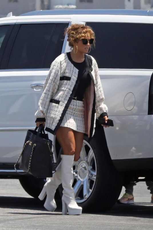 JENNIFER LOPEZ and Alex Rodriguez Boarding a Private Jet in Van Nuys 07/02/2020